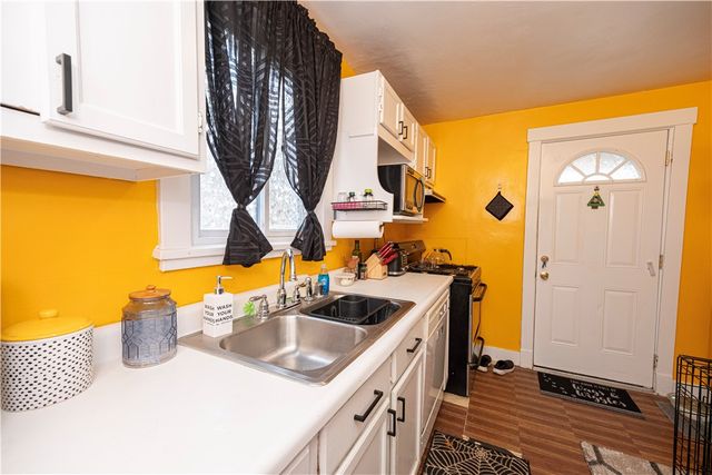 3003 Home Ave, Castle Shannon, PA 15234