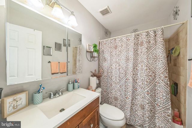 1142 BARNABY TER SE, Washington, DC 20032