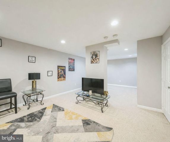 1142 BARNABY TER SE, Washington, DC 20032