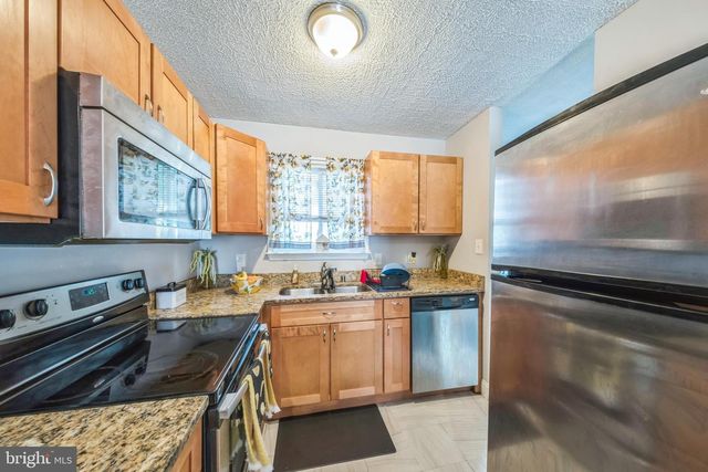 1142 BARNABY TER SE, Washington, DC 20032