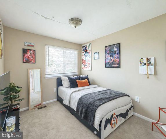 1142 BARNABY TER SE, Washington, DC 20032