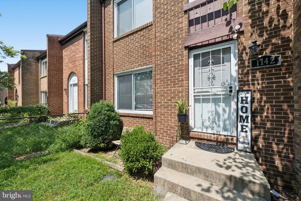 1142 BARNABY TER SE, Washington, DC 20032