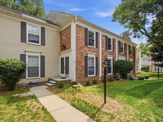 1328 Brook Lane, Rochester Hills, MI 48306