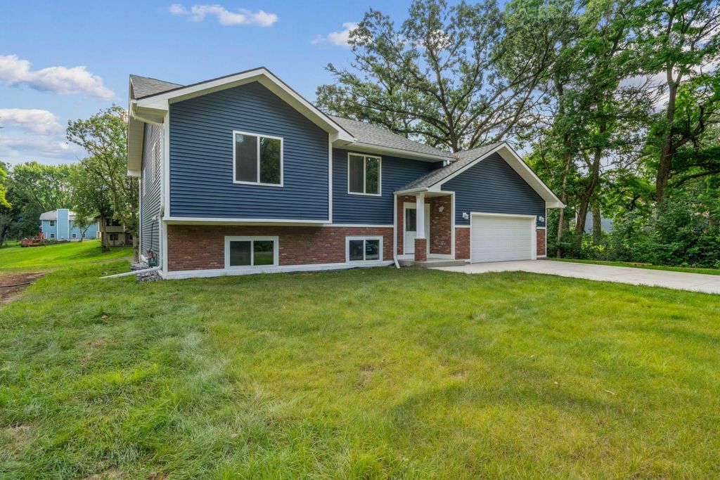1880 Desoto Street N, Maplewood, MN 55117