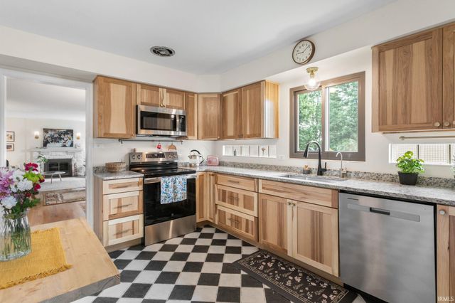 721 N COQUILLARD Drive, South Bend, IN 46617