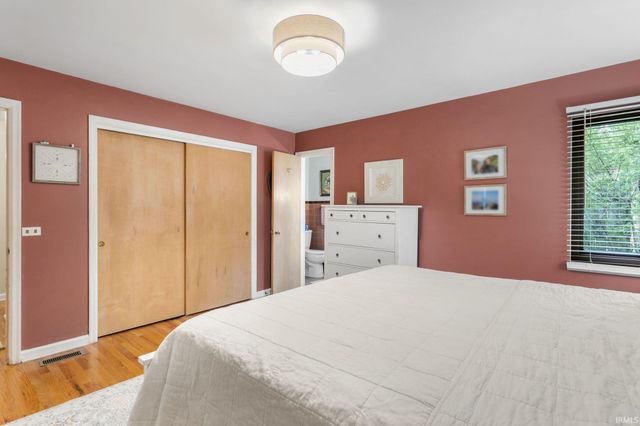 721 N COQUILLARD Drive, South Bend, IN 46617