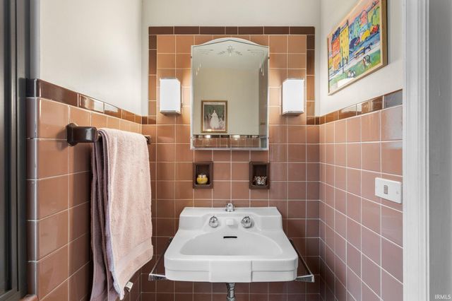 721 N COQUILLARD Drive, South Bend, IN 46617