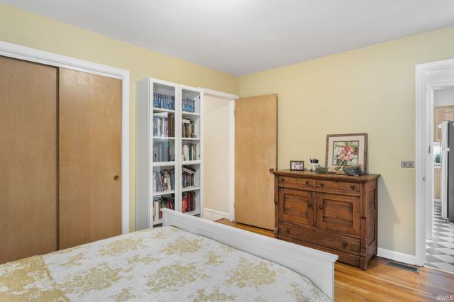 721 N COQUILLARD Drive, South Bend, IN 46617