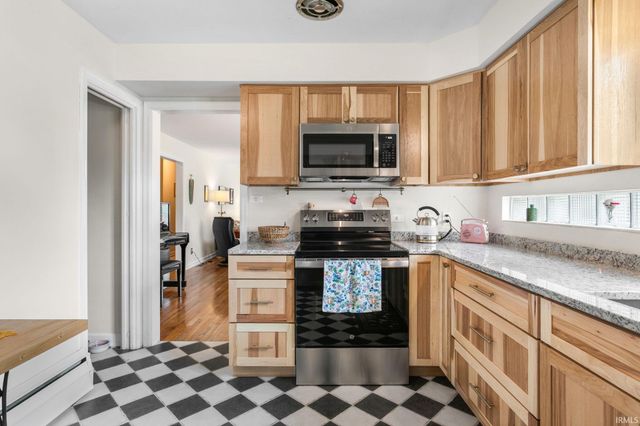 721 N COQUILLARD Drive, South Bend, IN 46617