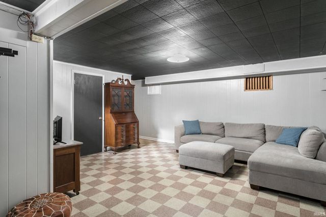 721 N COQUILLARD Drive, South Bend, IN 46617