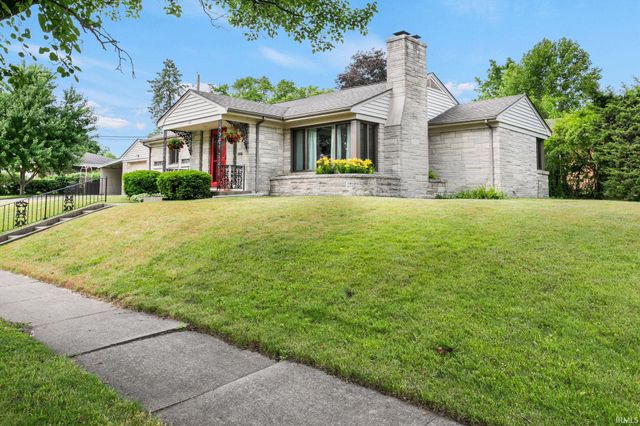 721 N COQUILLARD Drive, South Bend, IN 46617