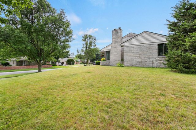 721 N COQUILLARD Drive, South Bend, IN 46617