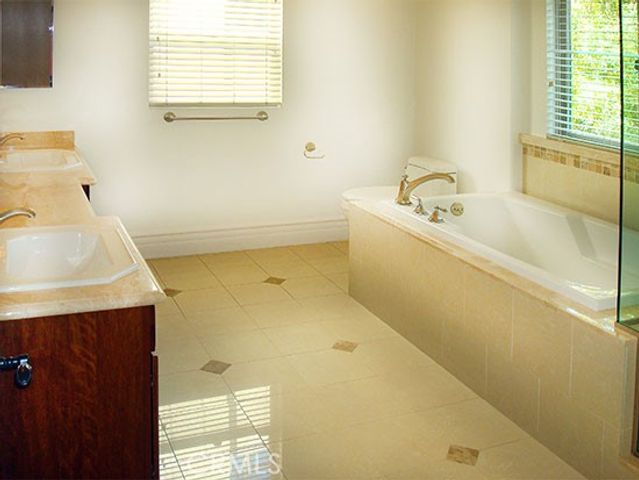 10640 WOODBRIDGE Street 107, Toluca Lake, CA 91602