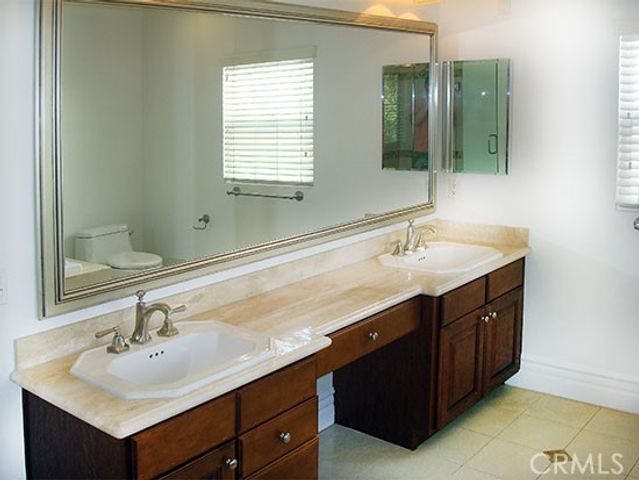 10640 WOODBRIDGE Street 107, Toluca Lake, CA 91602