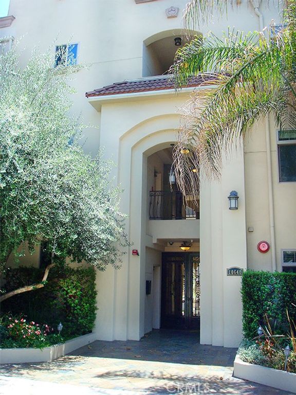 10640 WOODBRIDGE Street 107, Toluca Lake, CA 91602