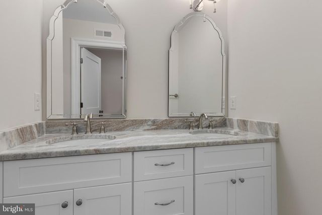 THE GREENBRIAR MILLSTONE CIR, West Chester, PA 19380