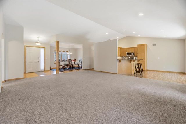 W6148 LONG COURT, Appleton, WI 54914