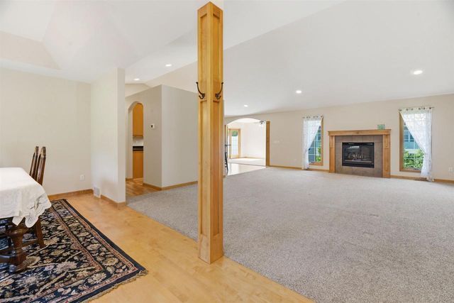 W6148 LONG COURT, Appleton, WI 54914