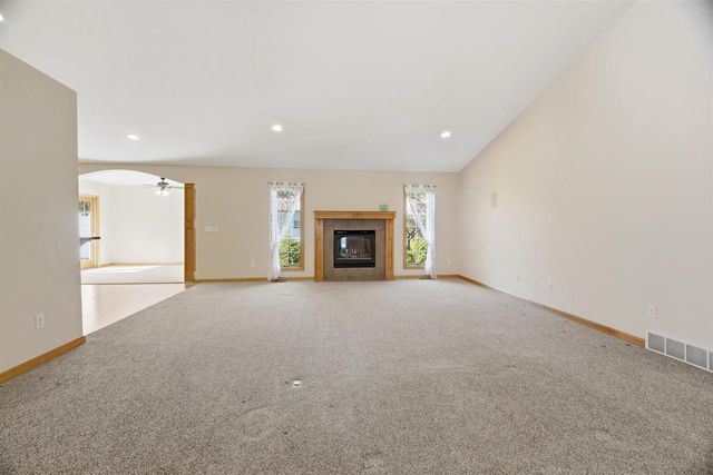 W6148 LONG COURT, Appleton, WI 54914