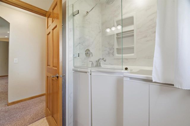 W6148 LONG COURT, Appleton, WI 54914
