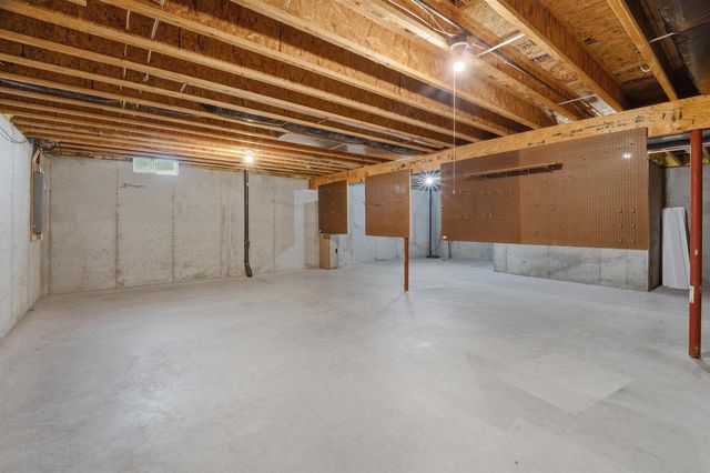 W6148 LONG COURT, Appleton, WI 54914