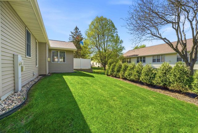 W6148 LONG COURT, Appleton, WI 54914