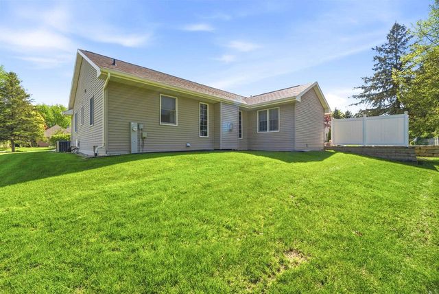 W6148 LONG COURT, Appleton, WI 54914