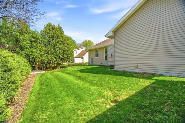 W6148 LONG COURT, Appleton, WI 54914