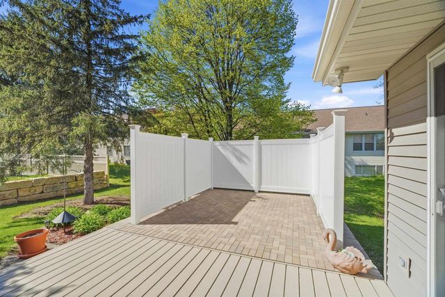 W6148 LONG COURT, Appleton, WI 54914