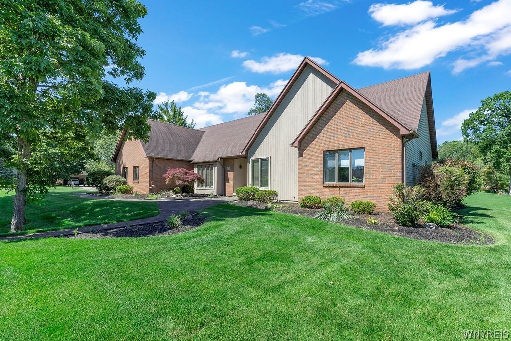 10 Spicer Creek, Grand Island, NY 14072