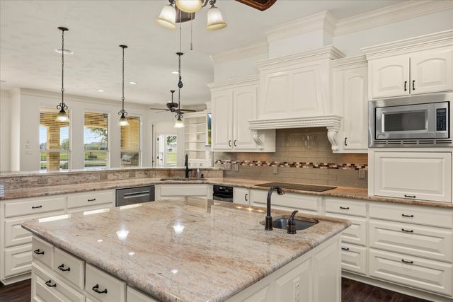 1213 Prestwick Court, Granbury, TX 76048