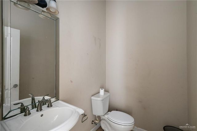 2215 Grapefruit Avenue, Mission, TX 78572