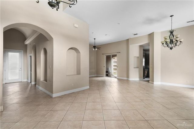 2215 Grapefruit Avenue, Mission, TX 78572