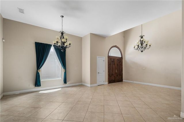 2215 Grapefruit Avenue, Mission, TX 78572