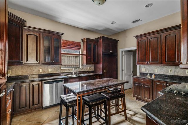 2215 Grapefruit Avenue, Mission, TX 78572