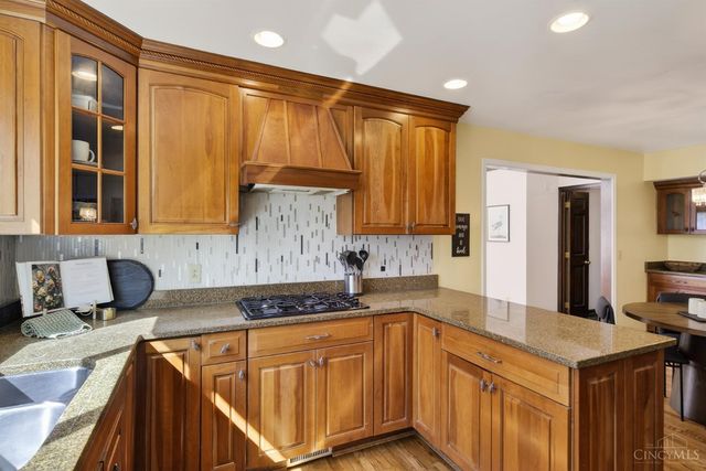 7745 Ivygate Lane, Montgomery, OH 45242