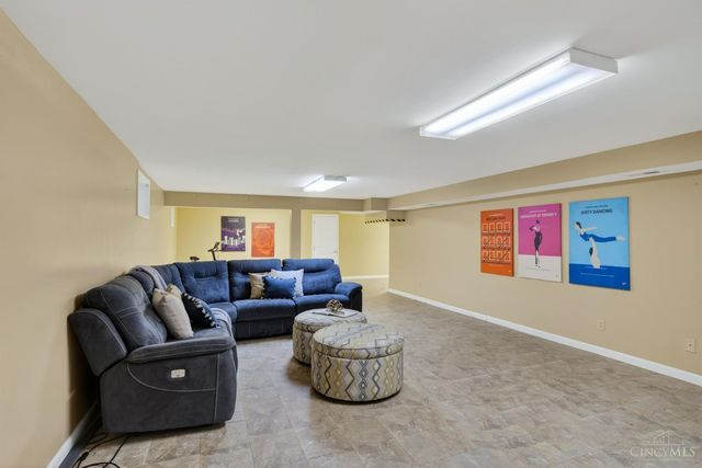 7745 Ivygate Lane, Montgomery, OH 45242