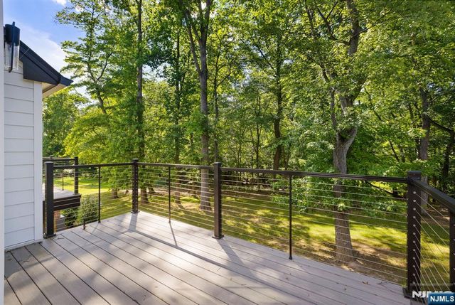2 Stone Bridge Court, Demarest, NJ 07627