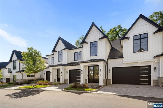 2 Stone Bridge Court, Demarest, NJ 07627