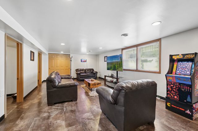 4437 W 100th Street, Oak Lawn, IL 60453