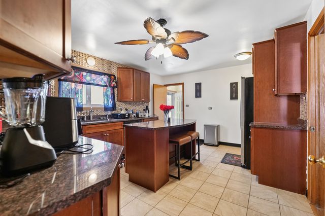 4437 W 100th Street, Oak Lawn, IL 60453