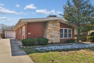 4437 W 100th Street, Oak Lawn, IL 60453