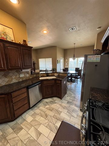 3309 E Hudson Street, Broken Arrow, OK 74014