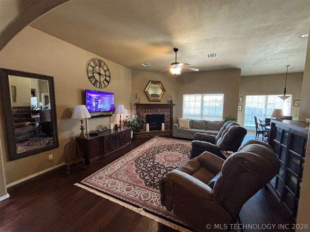 3309 E Hudson Street, Broken Arrow, OK 74014