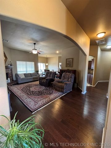 3309 E Hudson Street, Broken Arrow, OK 74014