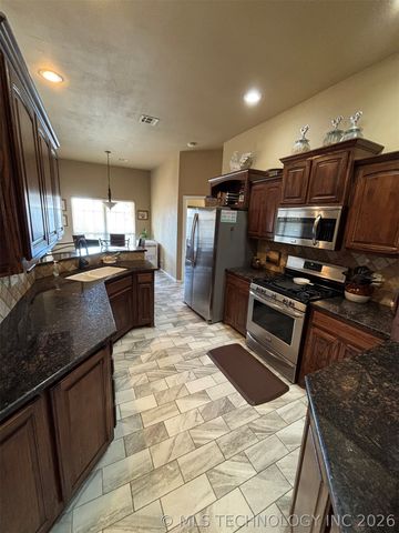 3309 E Hudson Street, Broken Arrow, OK 74014