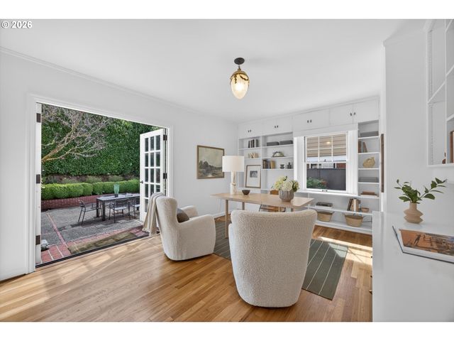 6834 Se REED COLLEGE Pl, Portland, OR 97202