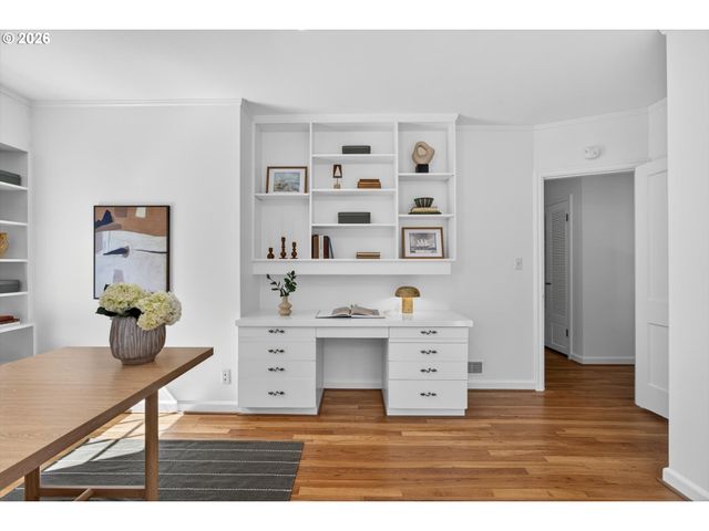 6834 Se REED COLLEGE Pl, Portland, OR 97202