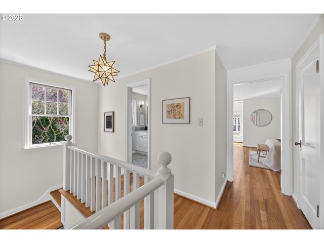 6834 Se REED COLLEGE Pl, Portland, OR 97202