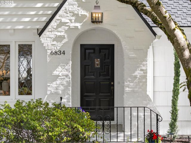 6834 Se REED COLLEGE Pl, Portland, OR 97202
